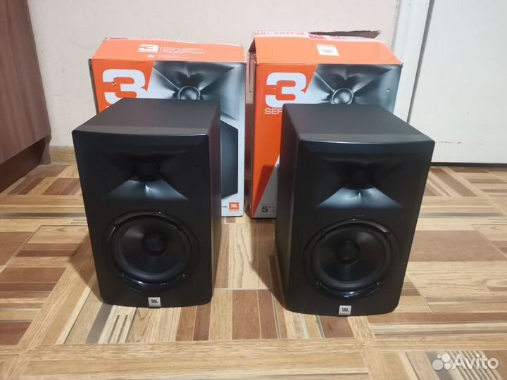 Jbl lsr305 (первое поколение)