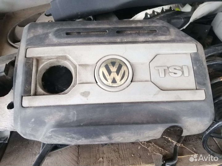 Крышка двигателя WV пассат 1.8 турбо