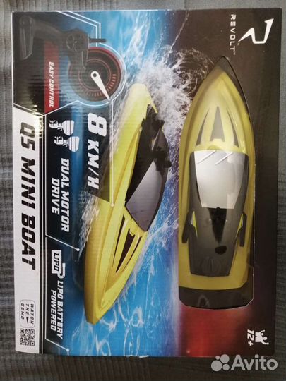 Катер на пульте управления