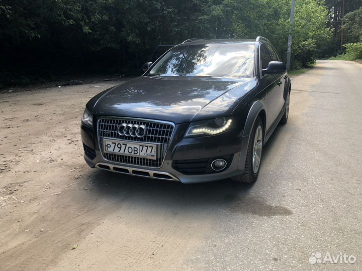 Передняя фара левая и правая на Audi A4 B8 дорест