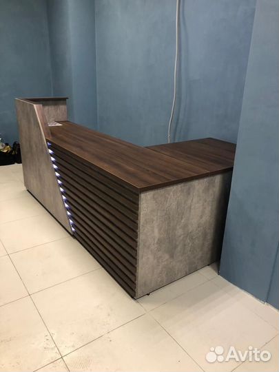 Стойка, стол флориста, ресепшн