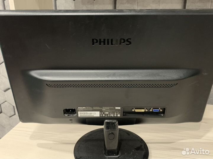 Монитор Philips