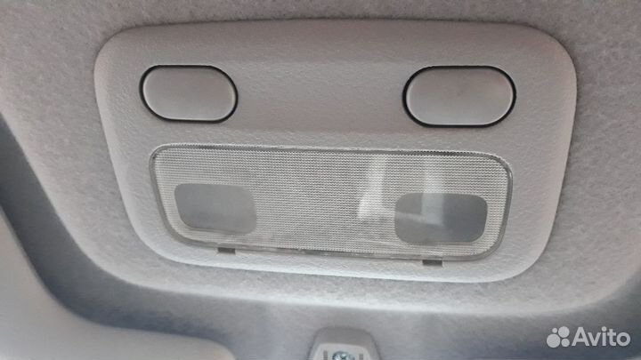 Фонарь потолочный передний nissan wingroad y11