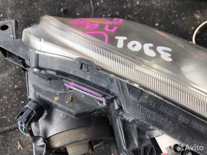 Фара передняя правая Toyota Avensis AZT250