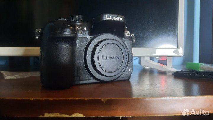 Фотоаппарат Panasonic Lumix DMC-GH4 Body