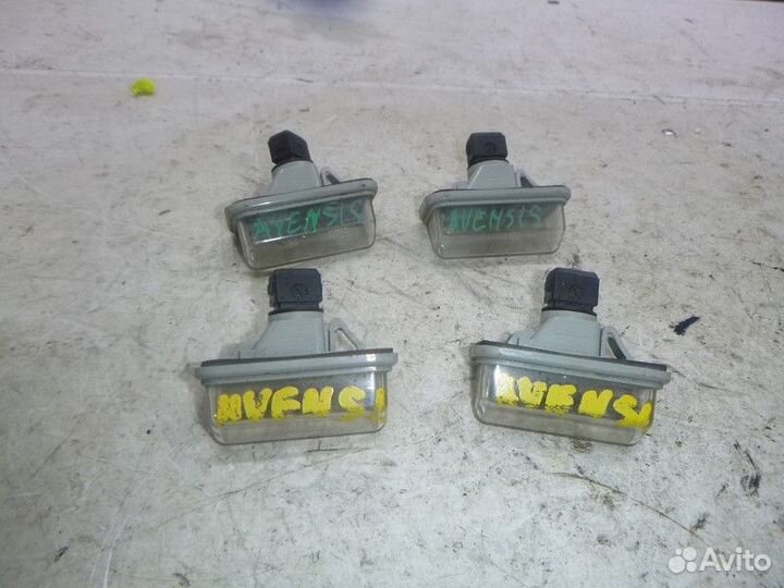 Плафон освещения номера toyota avensis II 2003-200