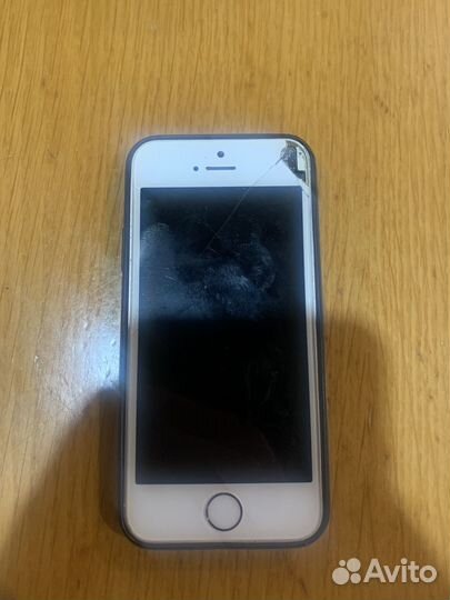 Телефон iPhone se 1