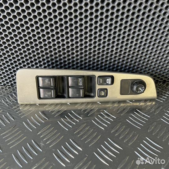 Блок управления стеклоподъемниками Nissan Altima