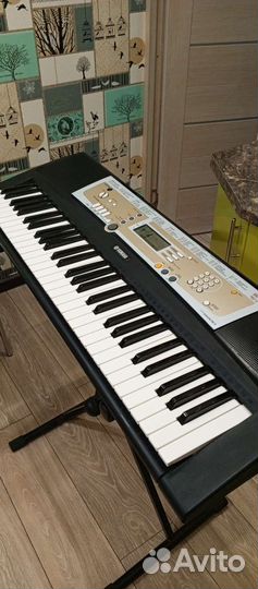 Синтезатор Yamaha R200