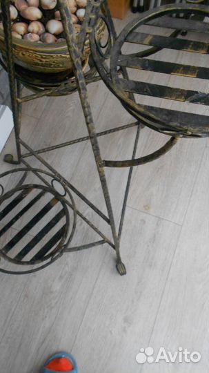 Кованная стойка для цветов напольная