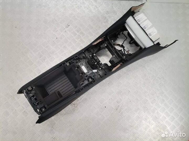 Консоль салона BMW 6 G32 2020 51166833920