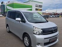 Toyota Voxy 2.0 CVT, 2012, 230 000 км, с пробегом, цена 1 700 000 руб.