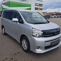 Toyota Voxy 2.0 CVT, 2012, 230 000 км, с пробегом, цена 1 558 000 руб.