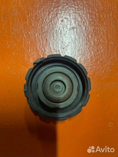 Крышка расширительного бачка Mercedes Benz Gl550