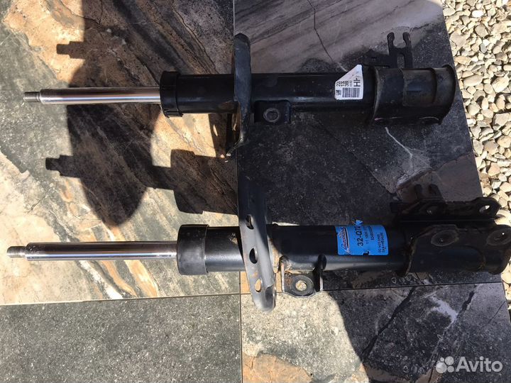 Стойка амортизатора