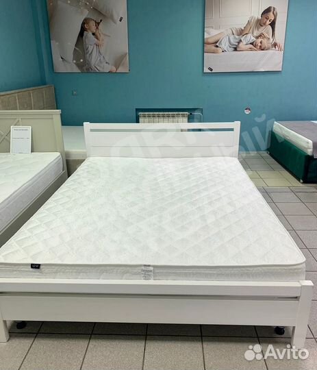 Кровать массив
