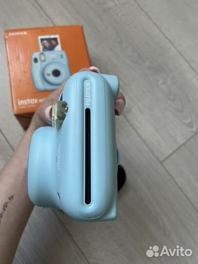 Плёночный фотоаппарат instax mini 11 с чехлом