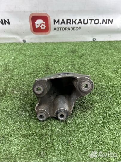 Кронштейн двигателя левый Audi Q7 4L 3.0 дизель