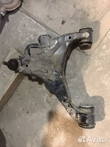 Нижний рычаг R на LX570 toyota LC200