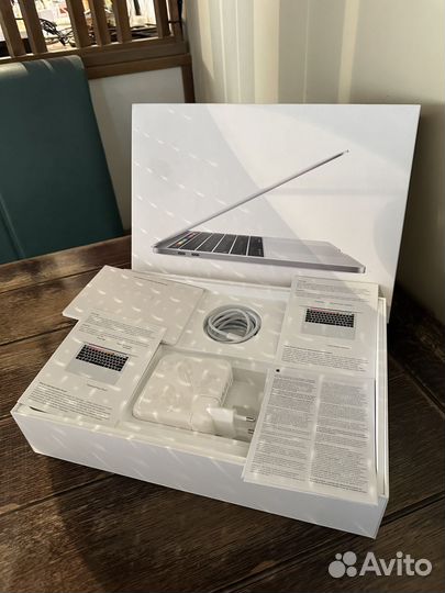 Отличный MacBook Pro 13, 2017, Core i5, 16GB, 512