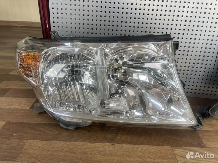 Фара правая Toyota Land Cruiser 200 2008-211