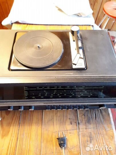 Проигрыватель с пластинками