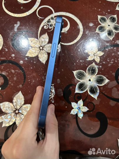 Телефон iPhone 13