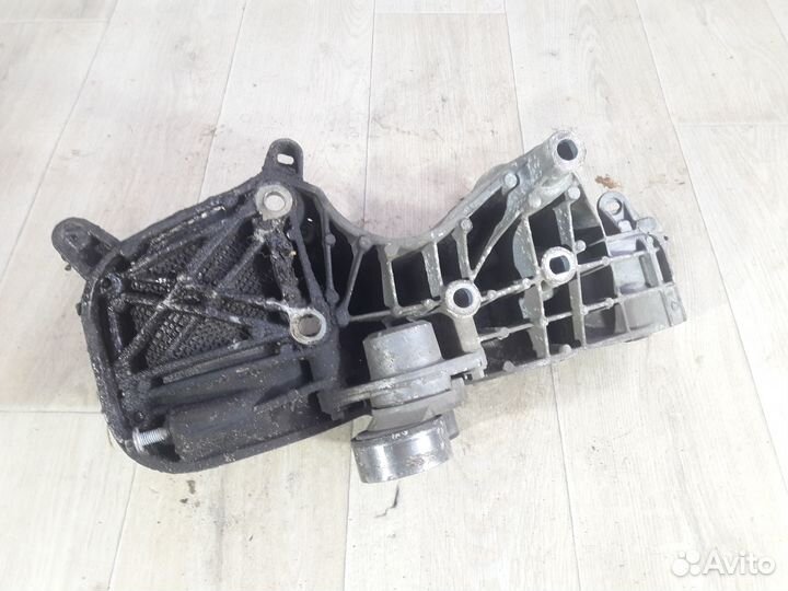 Кронштейн генератора Nissan Almera G15 1171000Q2D