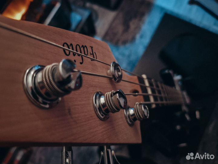 Бас-гитара Precision Bass Jordani PB-10 BK