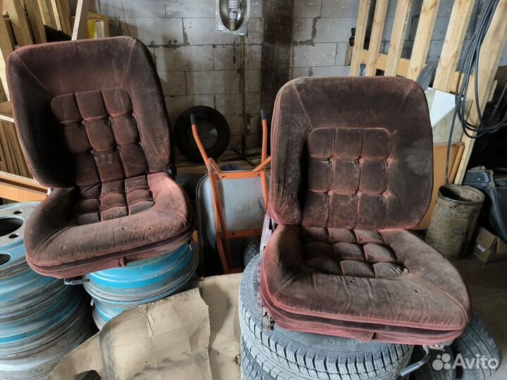 Продам сиденья 2шт