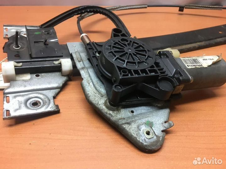 Регулятор стеклоподъемника Cadillac Escalade