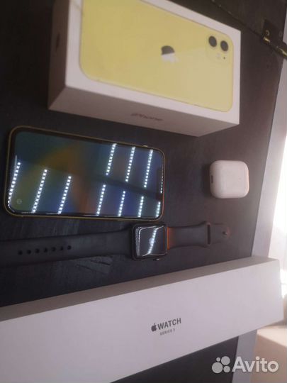 Телефон iPhone 11