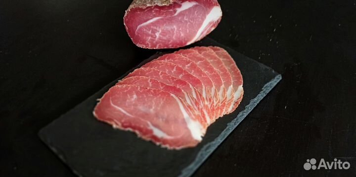 Сыровяленый окорок