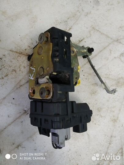 Замок багажника Jeep Liberty kj