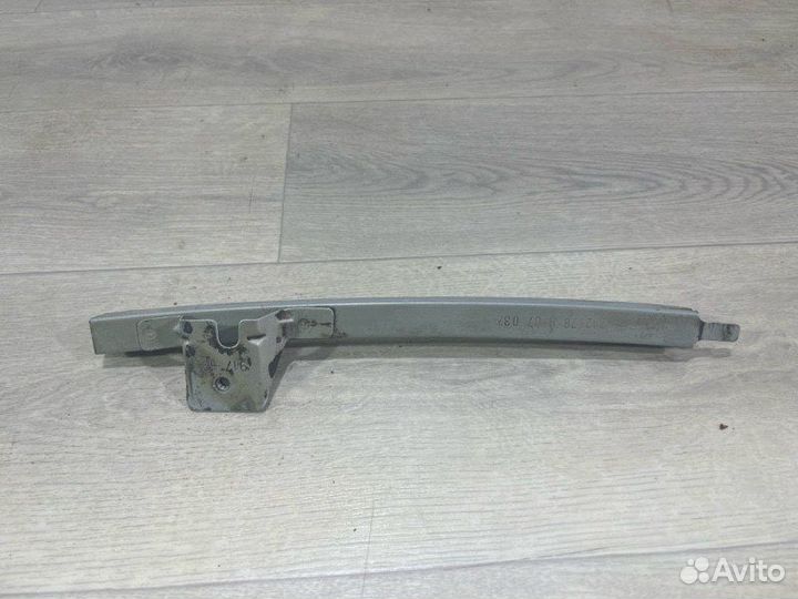 Направляющая стекла двери передняя левая Renault