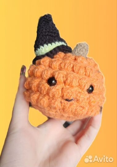 Вязаня тыква ведьма на хэллоуин