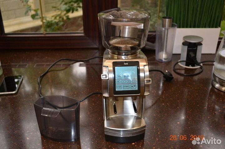 Продаю профессиональную кофемолку Baratza Forte AP