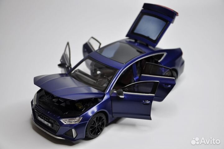 Модель автомобиля Audi RS7 Sportback металл