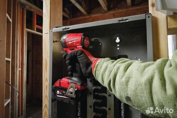 Аккумуляторный шуруповерт Milwaukee M18 FID3-502X