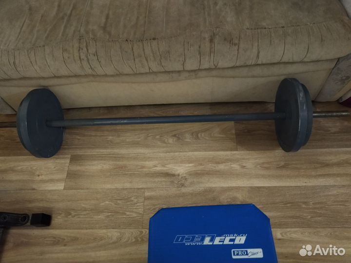 Скамья для жима со стойками и штангами