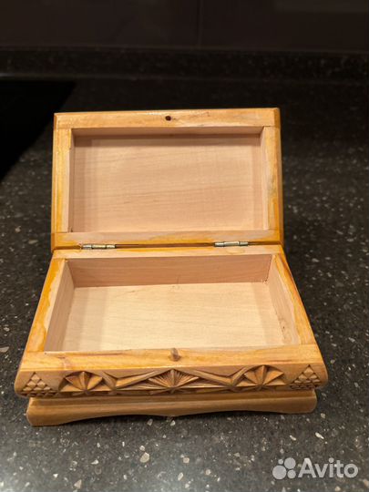 Шкатулка из дерева