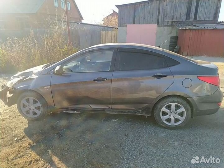 Hyundai Solaris I (2010—2014) поводок стеклооч