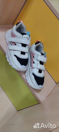 Кроссовки для девочки