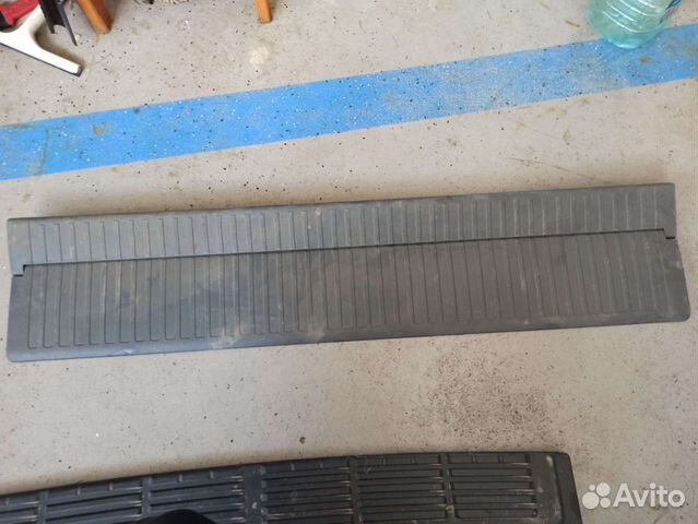 Обшивка багажника накладка нижняя Lexus Lx570