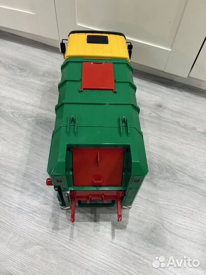 Bruder мусоровоз с баком
