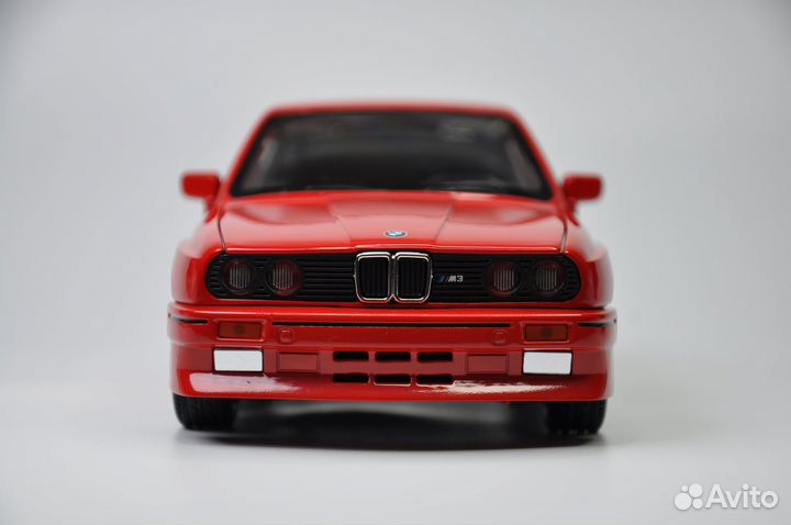 Модель авто BMW M3 (E30) 1986-1991 1:24 металл