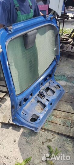 Задняя крышка, Митсубиси Каризма