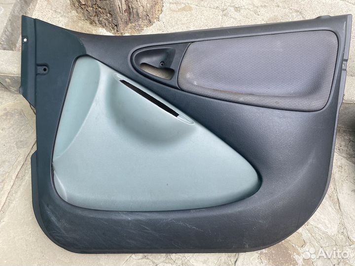 Дверные карты Toyota Vitz