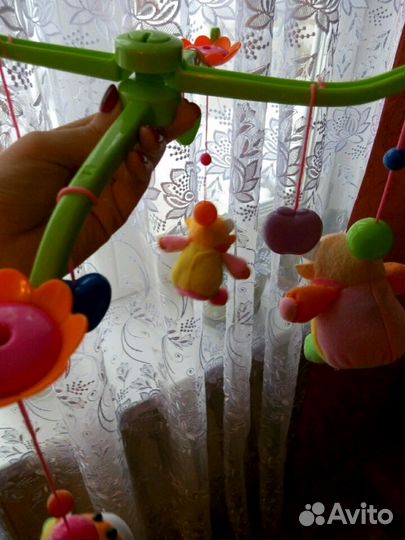 Музыкальный мобиль на кроватку