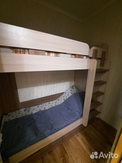 Двухъярусная кровать